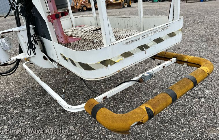 image for item NQ9414 2005 JLG 660SJ  boom lift