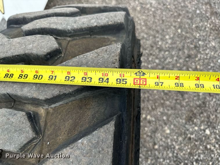 image for item NQ9414 2005 JLG 660SJ  boom lift