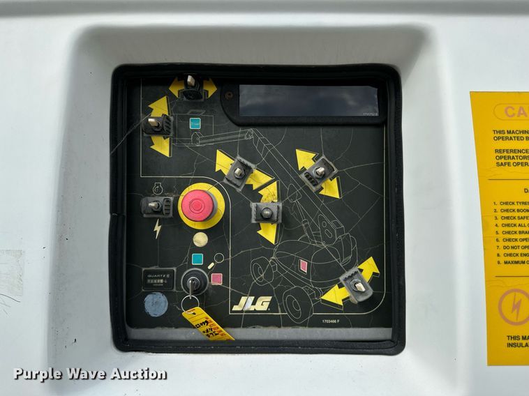 image for item NQ9414 2005 JLG 660SJ  boom lift