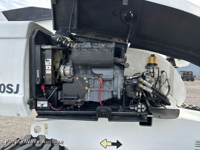 image for item NQ9414 2005 JLG 660SJ  boom lift