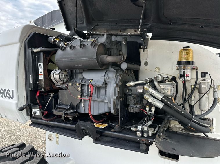 image for item NQ9414 2005 JLG 660SJ  boom lift