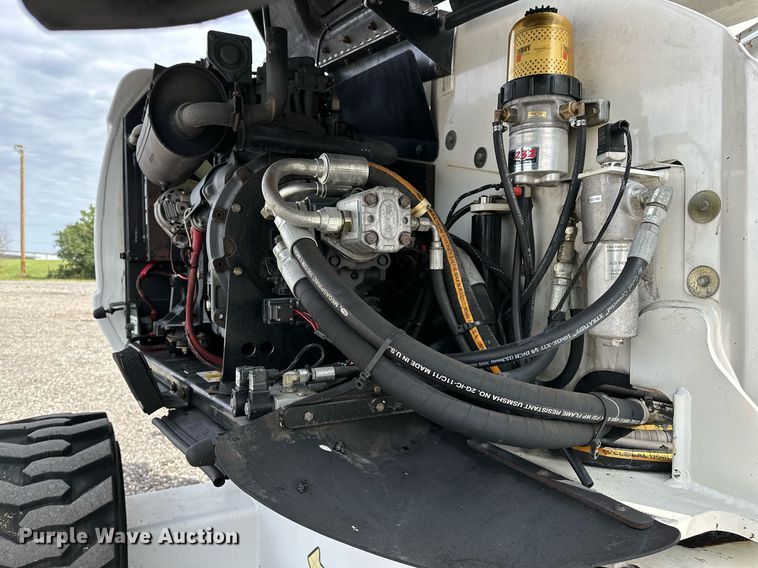 image for item NQ9414 2005 JLG 660SJ  boom lift