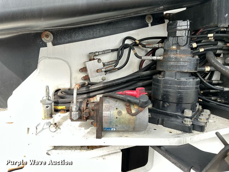 image for item NQ9414 2005 JLG 660SJ  boom lift