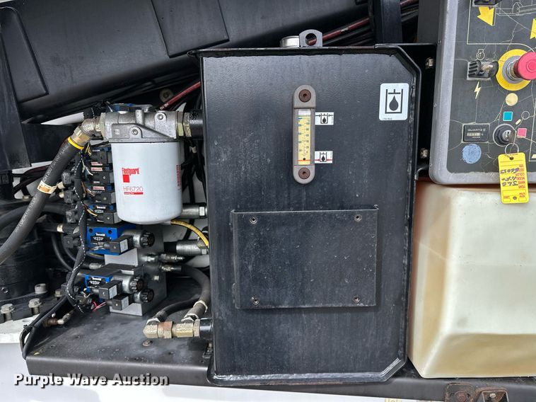 image for item NQ9414 2005 JLG 660SJ  boom lift