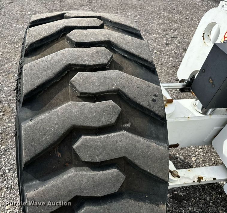 image for item NQ9414 2005 JLG 660SJ  boom lift