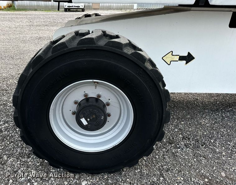 image for item NQ9414 2005 JLG 660SJ  boom lift