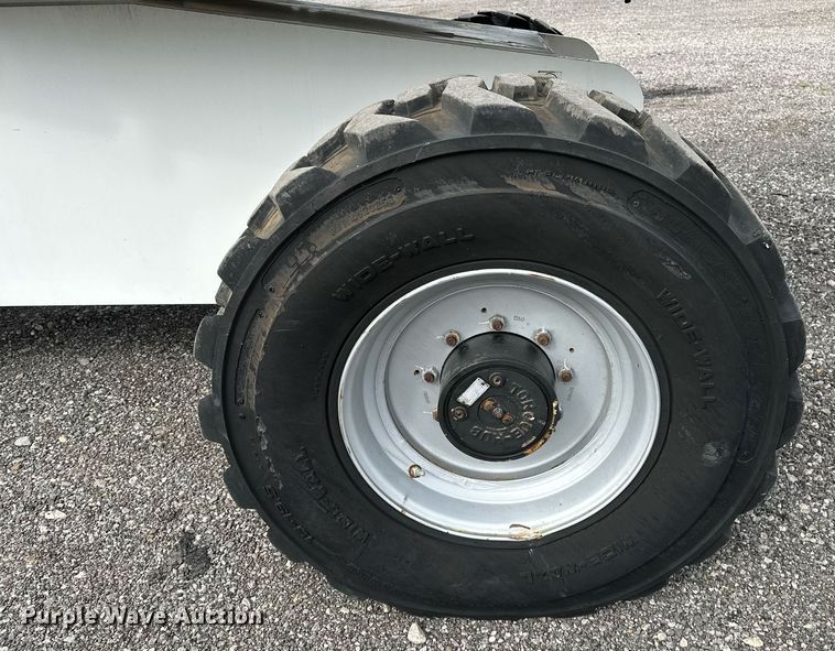 image for item NQ9414 2005 JLG 660SJ  boom lift