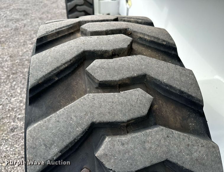 image for item NQ9414 2005 JLG 660SJ  boom lift