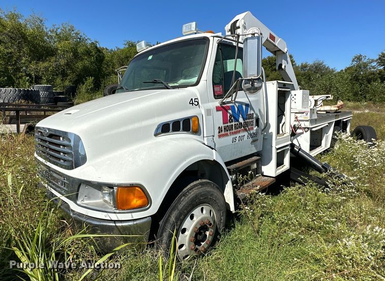 image for item NQ9417 2001 Sterling M7500  crane truck