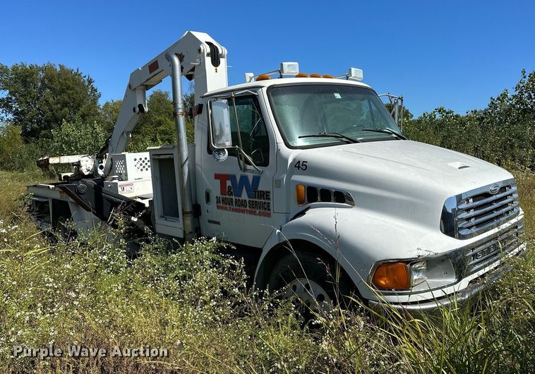 image for item NQ9417 2001 Sterling M7500  crane truck