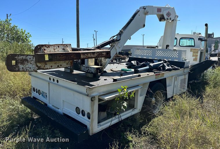 image for item NQ9417 2001 Sterling M7500  crane truck