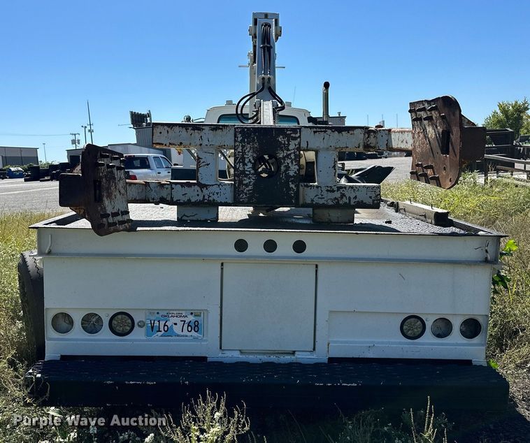 image for item NQ9417 2001 Sterling M7500  crane truck