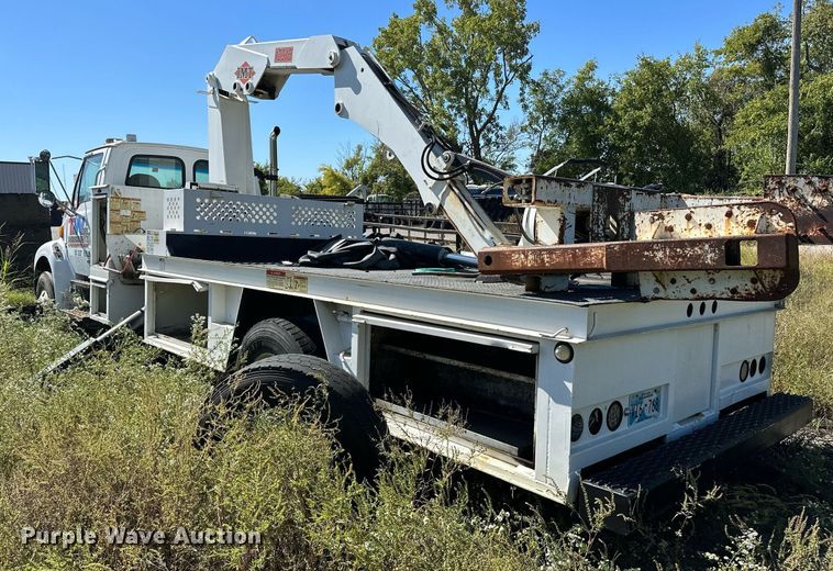 image for item NQ9417 2001 Sterling M7500  crane truck