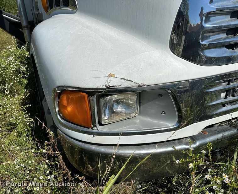 image for item NQ9417 2001 Sterling M7500  crane truck