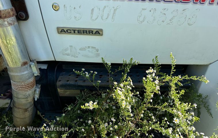 image for item NQ9417 2001 Sterling M7500  crane truck