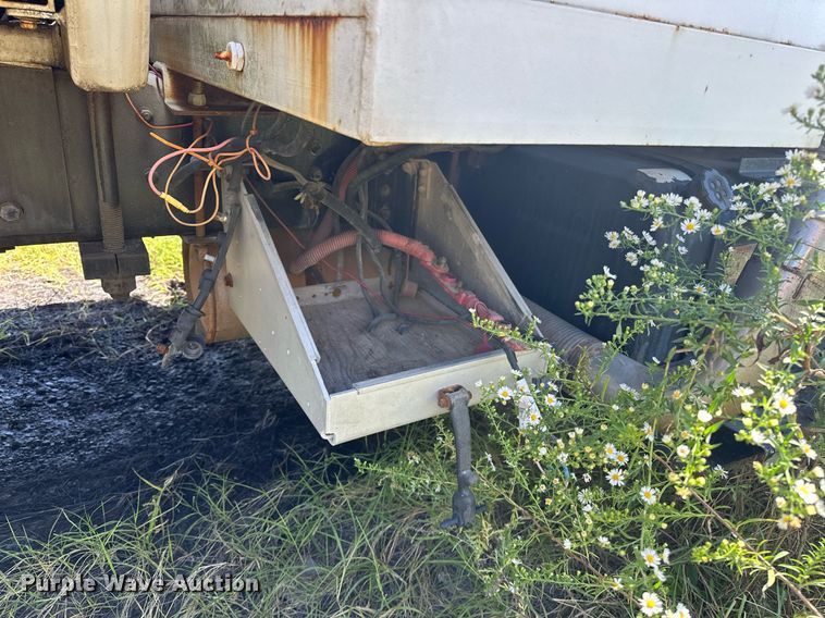 image for item NQ9417 2001 Sterling M7500  crane truck