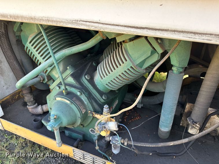 image for item NQ9417 2001 Sterling M7500  crane truck