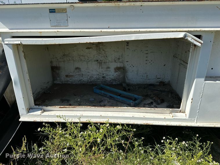 image for item NQ9417 2001 Sterling M7500  crane truck