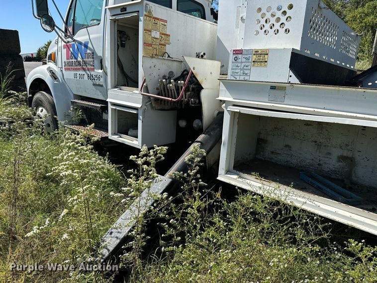 image for item NQ9417 2001 Sterling M7500  crane truck