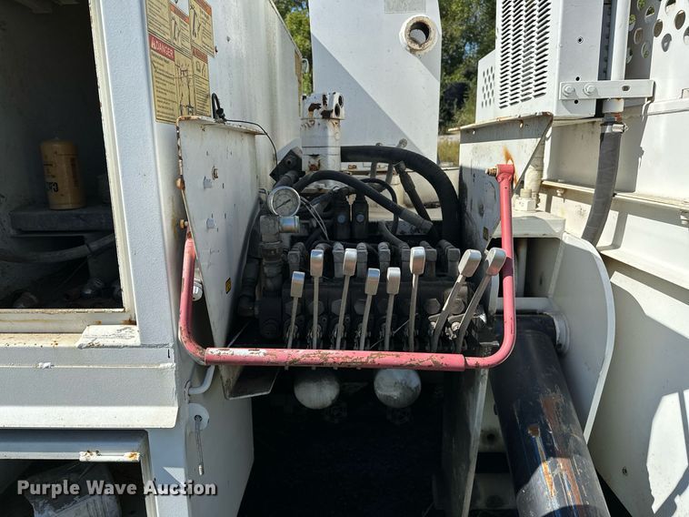 image for item NQ9417 2001 Sterling M7500  crane truck