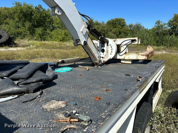 image for item NQ9417 2001 Sterling M7500  crane truck