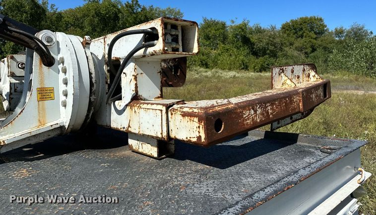 image for item NQ9417 2001 Sterling M7500  crane truck