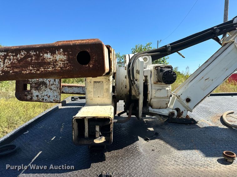 image for item NQ9417 2001 Sterling M7500  crane truck