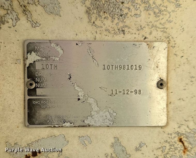 image for item NQ9417 2001 Sterling M7500  crane truck