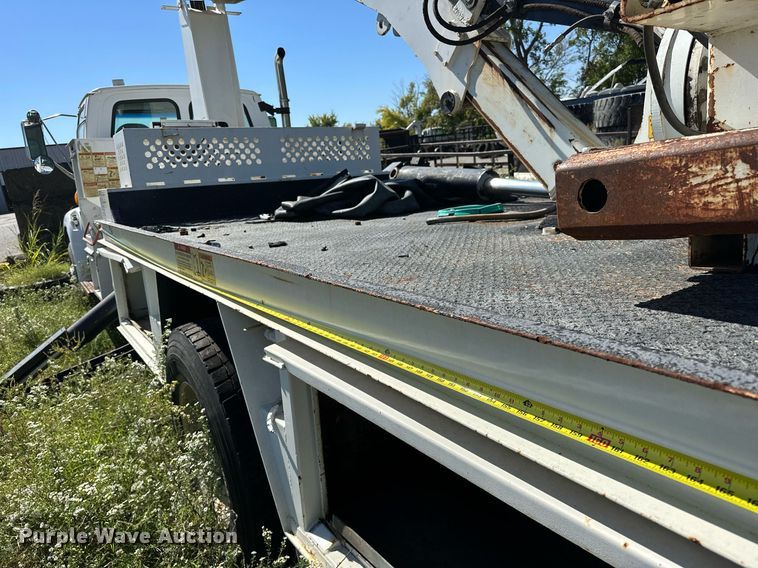 image for item NQ9417 2001 Sterling M7500  crane truck