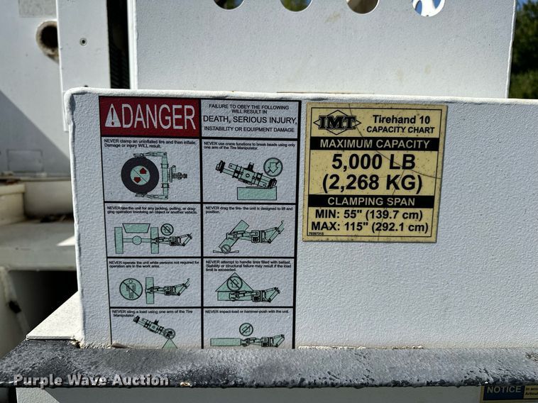 image for item NQ9417 2001 Sterling M7500  crane truck