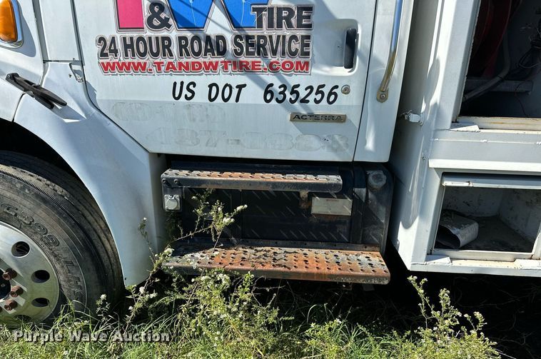 image for item NQ9417 2001 Sterling M7500  crane truck