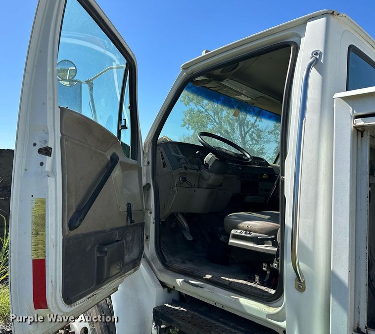 image for item NQ9417 2001 Sterling M7500  crane truck