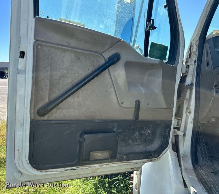 image for item NQ9417 2001 Sterling M7500  crane truck