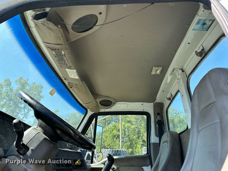 image for item NQ9417 2001 Sterling M7500  crane truck