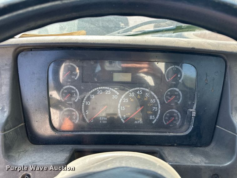 image for item NQ9417 2001 Sterling M7500  crane truck