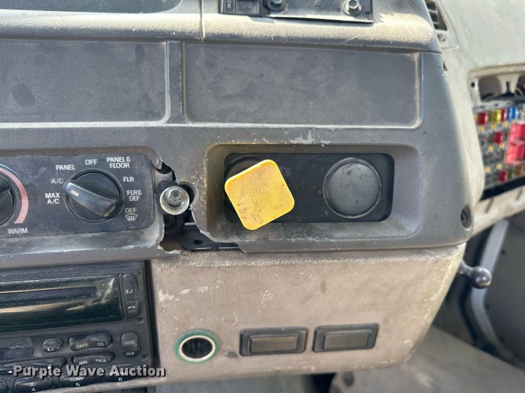 image for item NQ9417 2001 Sterling M7500  crane truck