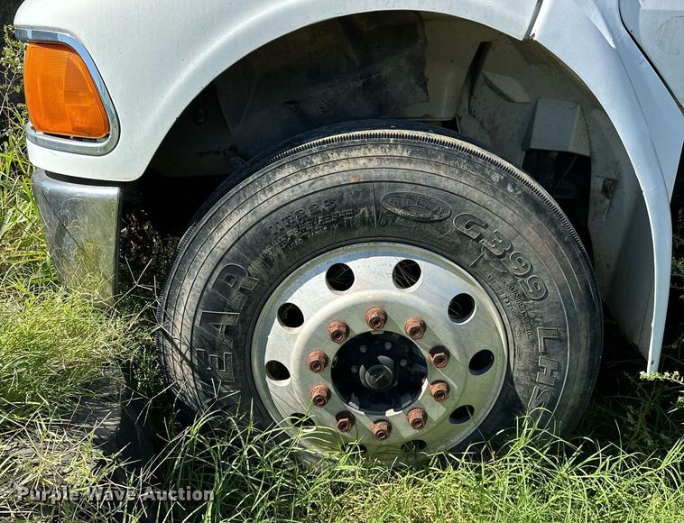 image for item NQ9417 2001 Sterling M7500  crane truck