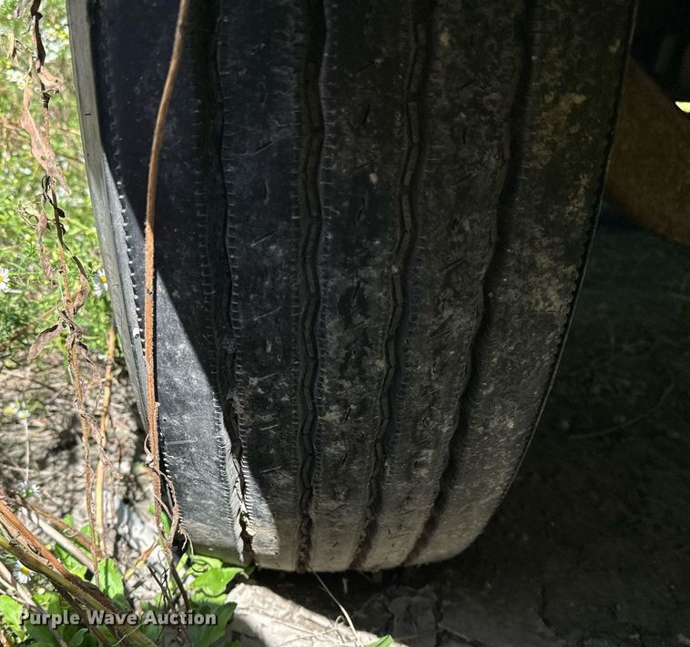 image for item NQ9417 2001 Sterling M7500  crane truck