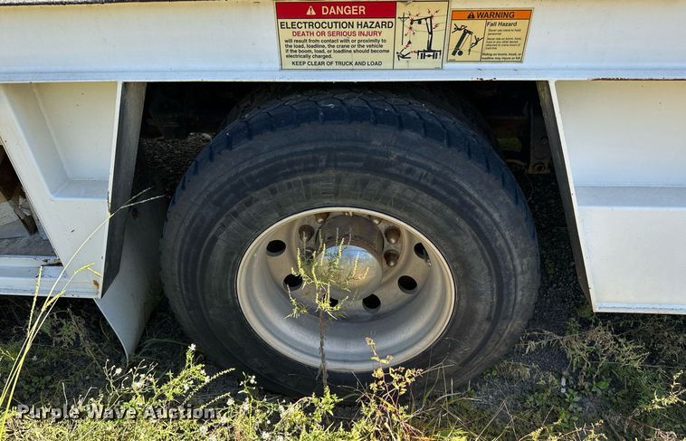 image for item NQ9417 2001 Sterling M7500  crane truck