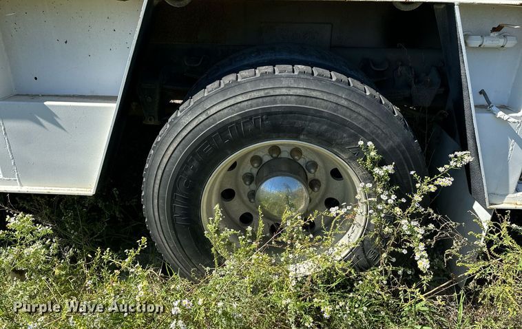 image for item NQ9417 2001 Sterling M7500  crane truck