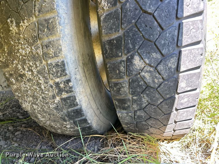 image for item NQ9417 2001 Sterling M7500  crane truck