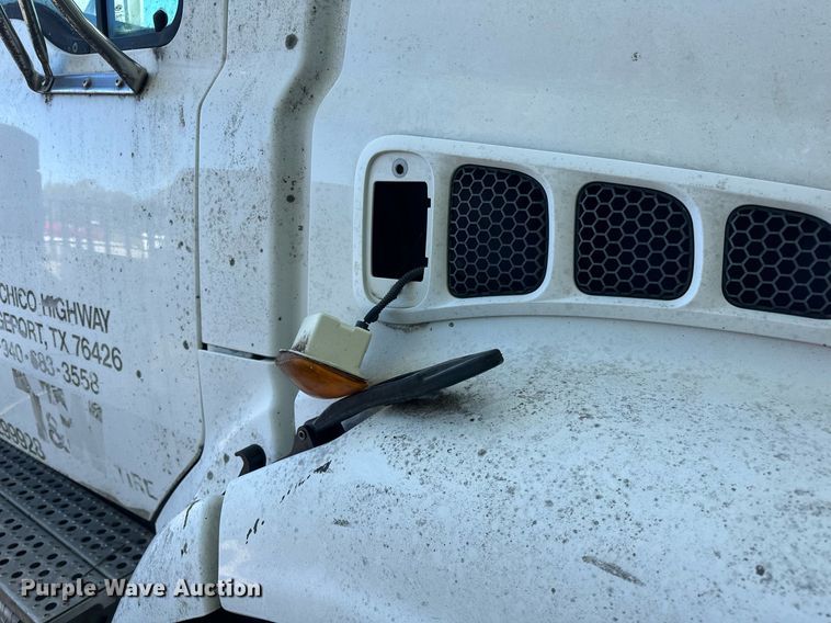 image for item NQ9418 2007 Sterling Acterra  crane truck