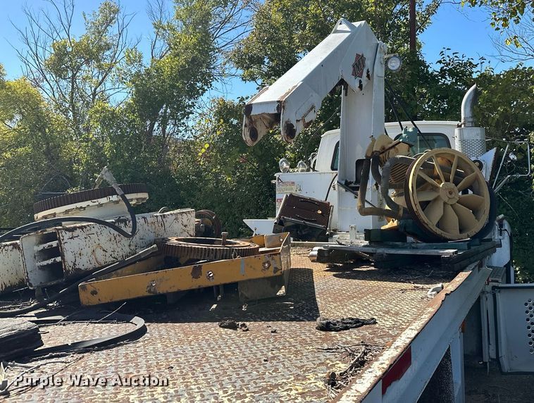 image for item NQ9418 2007 Sterling Acterra  crane truck