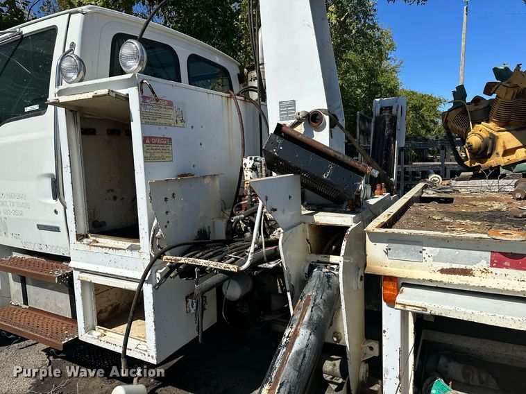 image for item NQ9418 2007 Sterling Acterra  crane truck