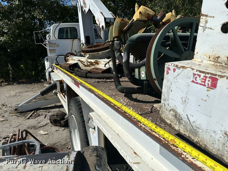 image for item NQ9418 2007 Sterling Acterra  crane truck