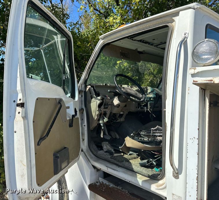 image for item NQ9418 2007 Sterling Acterra  crane truck