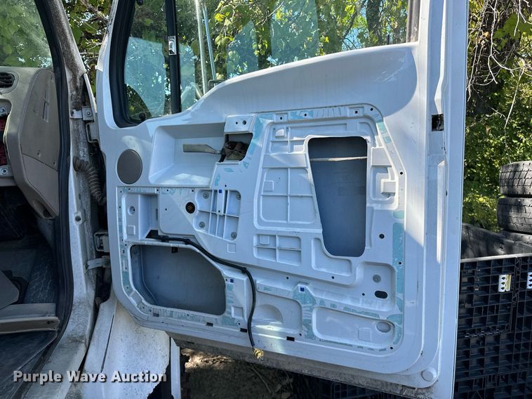 image for item NQ9418 2007 Sterling Acterra  crane truck