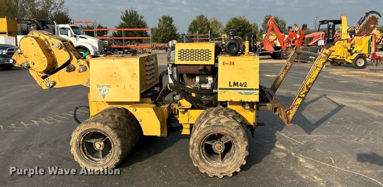 image for item NQ9891 2002 Vermeer LM42  cable plow