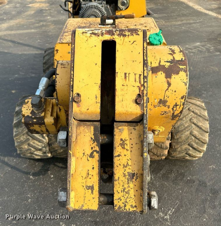 image for item NQ9891 2002 Vermeer LM42  cable plow