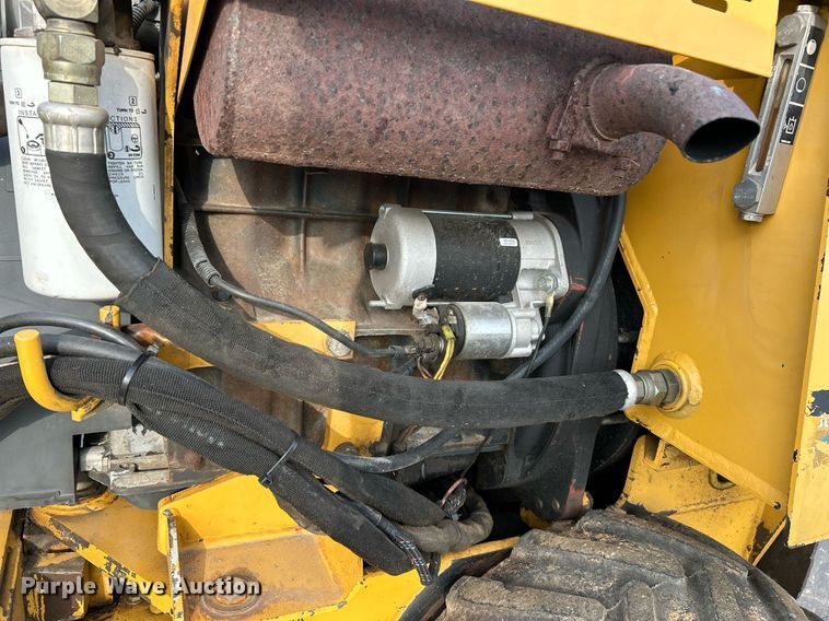 image for item NQ9891 2002 Vermeer LM42  cable plow